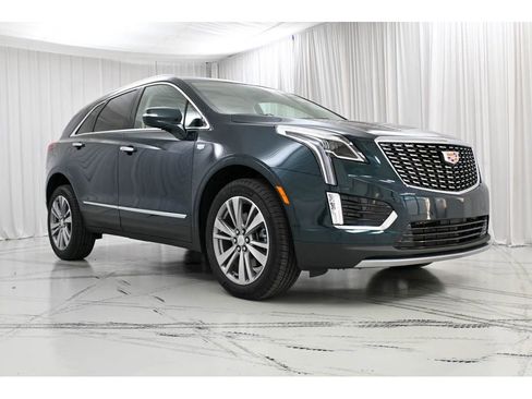 Certified 2025 Cadillac XT5 Premium Luxury image 2