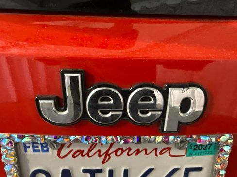 Used 2021 Jeep Renegade Latitude FWD image 11
