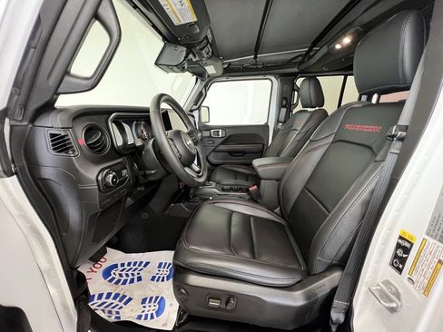 Used 2025 Jeep Wrangler Unlimited Rubicon image 4