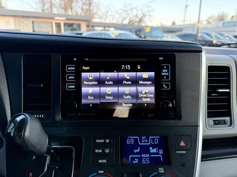 Used 2017 Toyota Sienna XLE w/ XLE Navigation Package FWD image 36