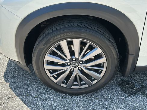 Certified 2024 Nissan Pathfinder SL w/ SL Premium Package AWD/4WD image 8