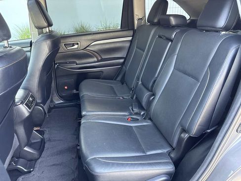 Used 2017 Toyota Highlander Limited w/ Carpet Mat Package AWD/4WD image 13