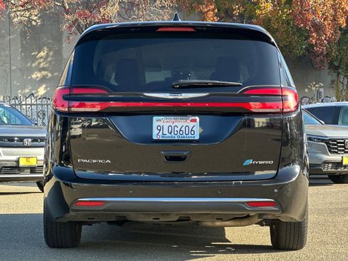 Used 2024 Chrysler Pacifica Select image 5