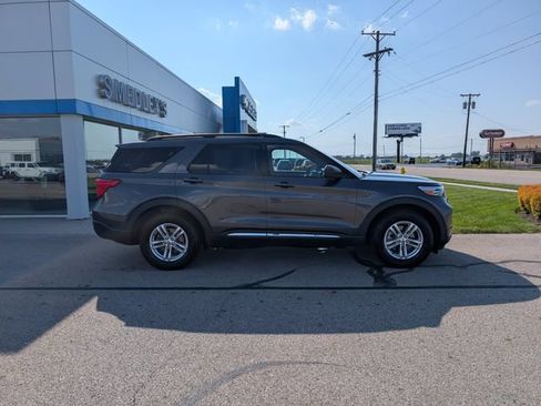 Used 2020 Ford Explorer XLT w/ Equipment Group 202A AWD/4WD image 2
