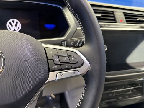 Used 2023 Volkswagen Tiguan SE image 17