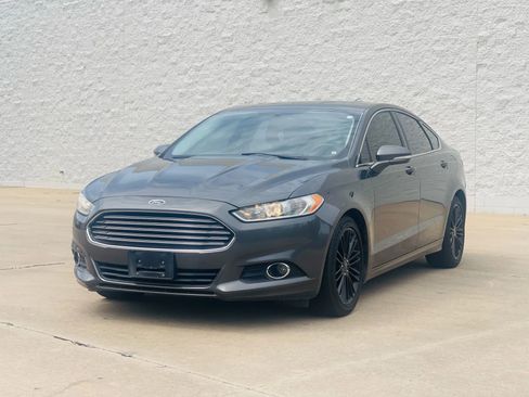 Used 2015 Ford Fusion SE w/ Equipment Group 202A image 3
