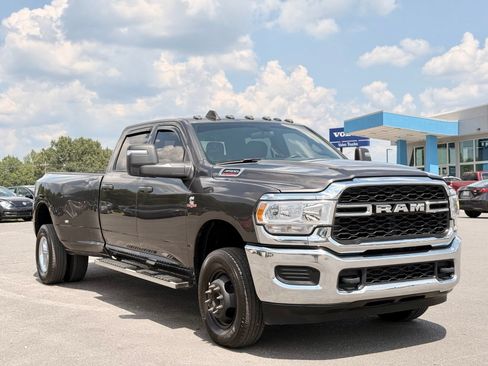 Used 2024 RAM 3500 Tradesman w/ Chrome Appearance Group AWD/4WD image 5