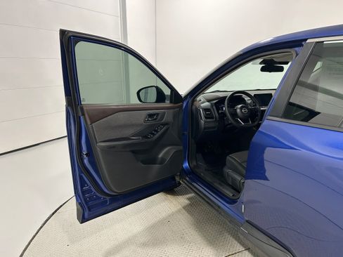 Used 2022 Nissan Rogue S AWD/4WD image 22