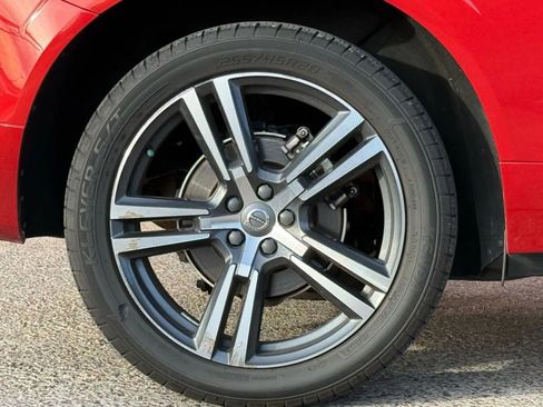 Used 2019 Volvo XC60 T5 Momentum w/ Advanced Package image 27