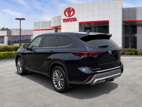 Used 2025 Toyota Highlander Platinum AWD/4WD image 5