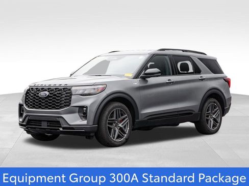 Used 2025 Ford Explorer ST-Line w/ ST-Line Street Pack image 3