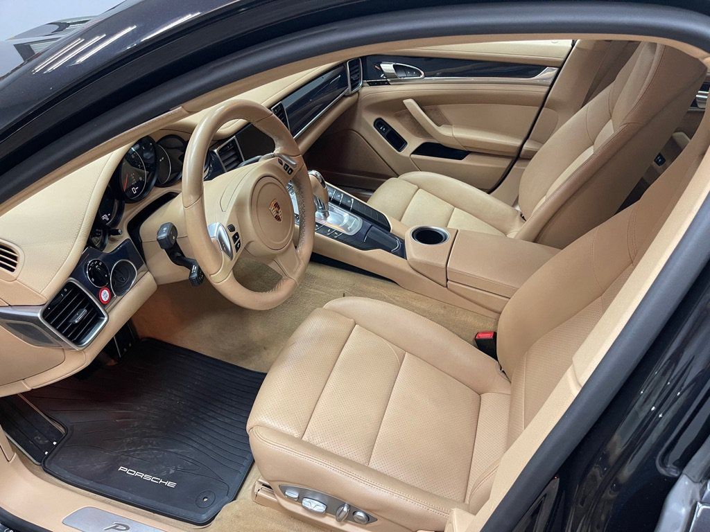 Used 2014 Porsche Panamera image 16