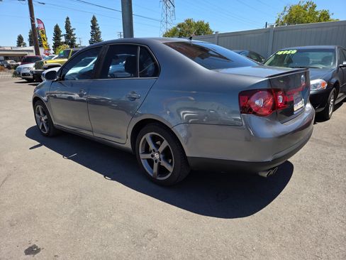 Used 2009 Volkswagen Jetta S FWD image 2