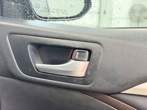Used 2018 Toyota Highlander XLE FWD image 35