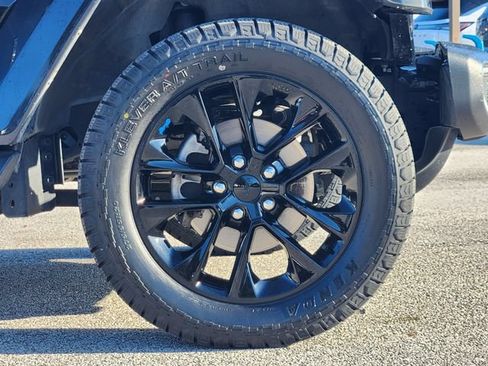 Used 2022 Jeep Wrangler Unlimited Sahara w/ Cold Weather Group AWD/4WD image 11