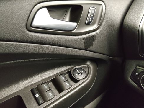 Used 2016 Ford Escape SE w/ Equipment Group 201A image 27