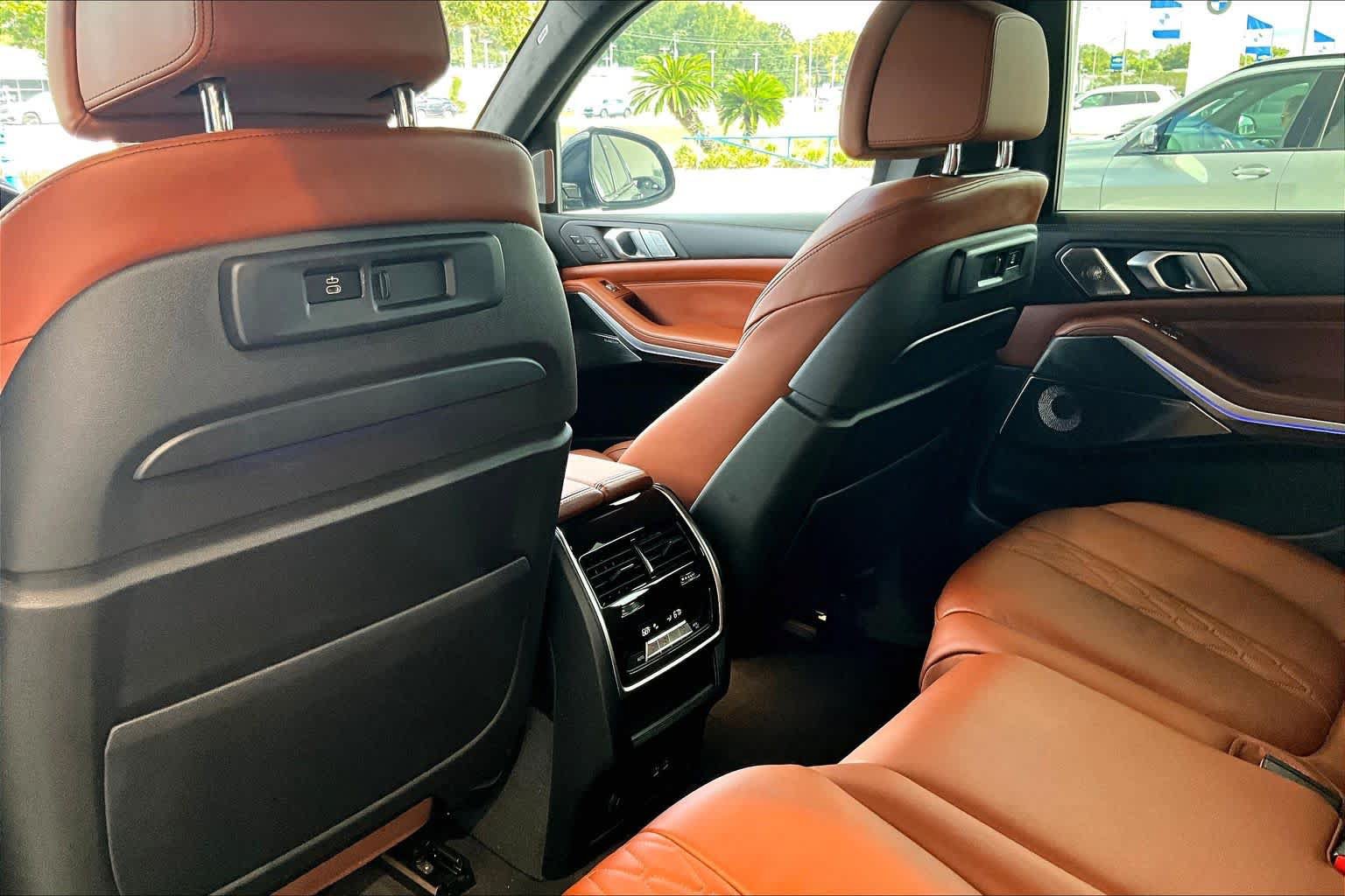 Used 2022 BMW X7 M50i AWD/4WD image 31