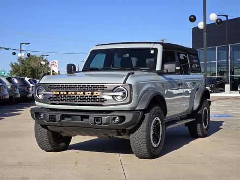 Used 2023 Ford Bronco Badlands image 2