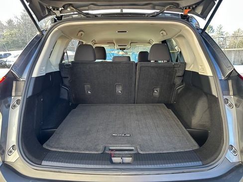 Used 2023 Nissan Rogue S image 13