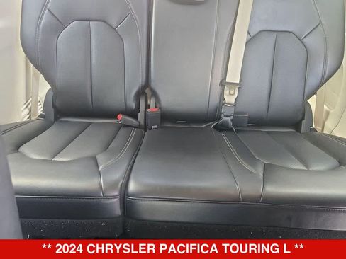 Used 2024 Chrysler Pacifica Touring-L FWD image 34