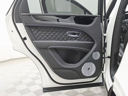 Used 2021 Bentley Bentayga AWD/4WD image 46