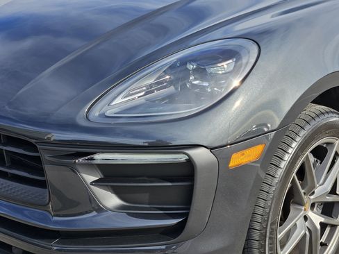 Certified 2025 Porsche Macan image 12