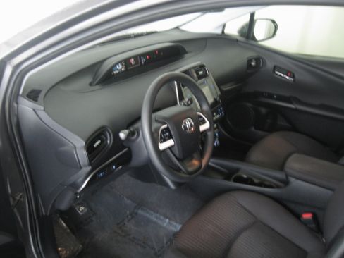 Used 2016 Toyota Prius Two image 9