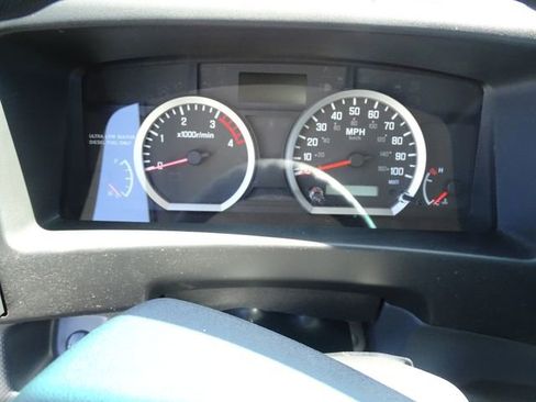 Used 2023 Isuzu NPR image 9