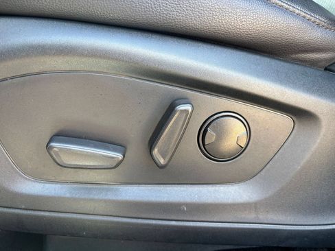 Used 2024 Ford Explorer Limited RWD image 23