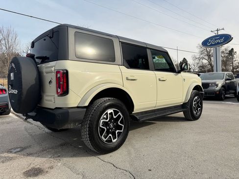 Used 2025 Ford Bronco Outer Banks image 5