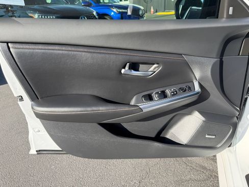 Used 2020 Nissan Sentra SR w/ Premium Package FWD image 12