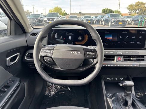 Used 2025 Kia K4 FWD image 33