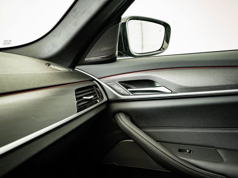 Used 2023 BMW 540i xDrive w/ Executive Package image 39