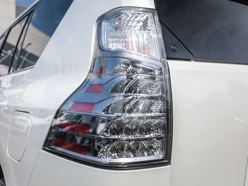 Used 2018 Lexus GX 460 Premium AWD/4WD image 16