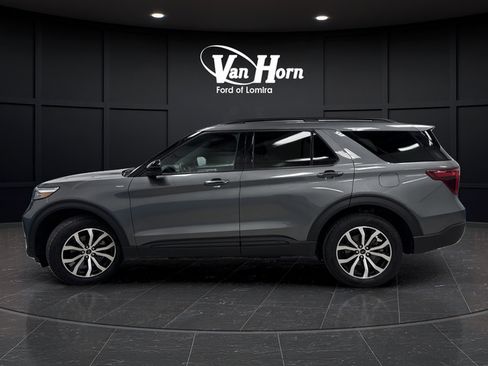Used 2023 Ford Explorer ST-Line AWD/4WD image 13