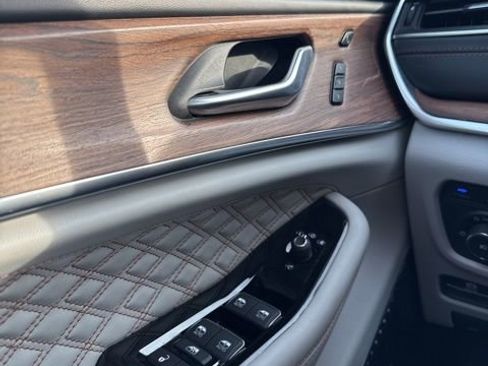 Used 2022 Jeep Grand Cherokee Summit w/ MOPAR Finishing Package image 23