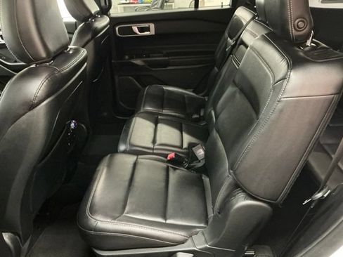 Used 2020 Ford Explorer XLT w/ Equipment Group 202A RWD image 12