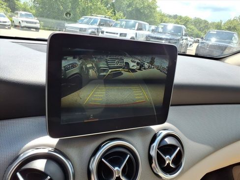 Used 2018 Mercedes-Benz GLA 250 image 20
