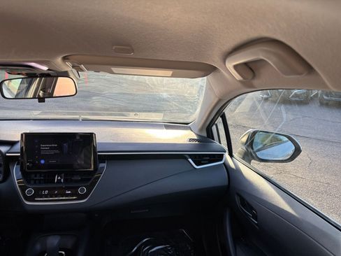 Used 2025 Toyota Corolla LE image 34