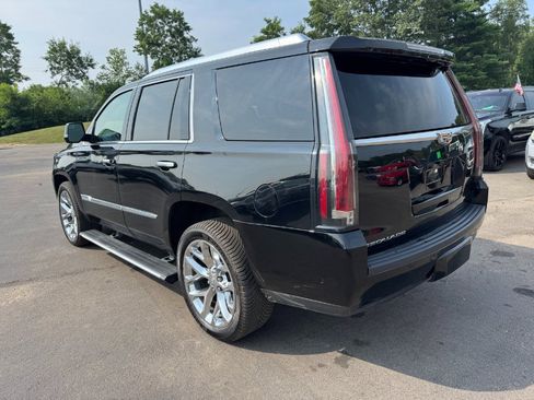Used 2018 Cadillac Escalade Platinum AWD/4WD image 3