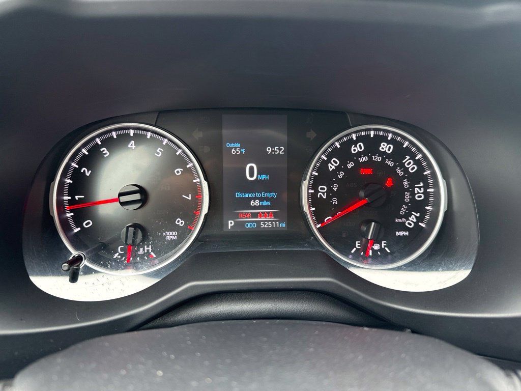 Used 2022 Toyota RAV4 LE AWD/4WD image 18