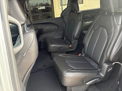 New 2026 Chrysler Pacifica Select w/ S Appearance Package image 4
