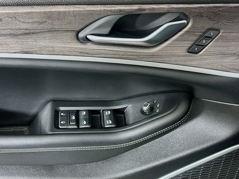 Used 2023 Jeep Grand Cherokee L Limited w/ Luxury Tech Group II AWD/4WD image 15