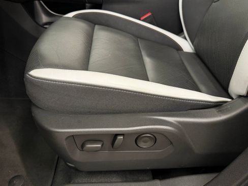 Used 2025 Buick Envision Sport Touring AWD/4WD image 12