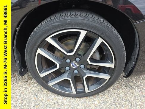 Used 2018 Volvo S60 T5 Dynamic w/ Vision Package FWD image 7
