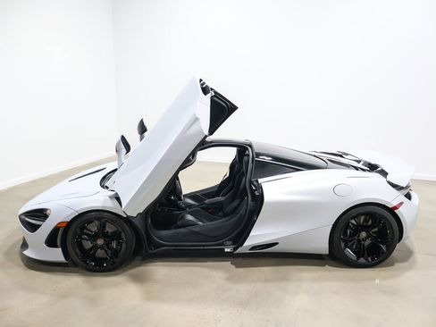 Used 2018 McLaren 720S image 13