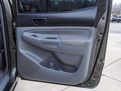 Used 2011 Toyota Tacoma 4x4 Double Cab w/ SR5 Pkg #2 image 28