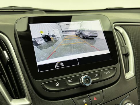 Used 2025 Chevrolet Malibu LT image 16