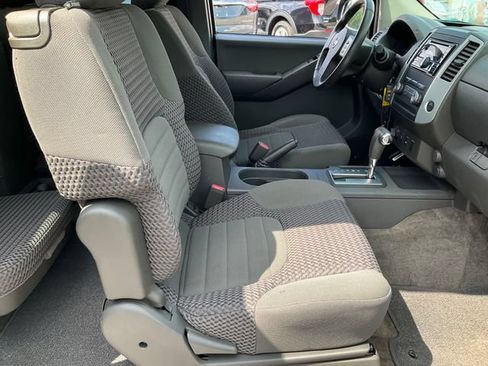 Used 2012 Nissan Frontier SV AWD/4WD image 16