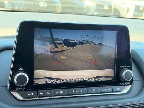 Used 2024 Nissan Rogue S AWD/4WD image 23